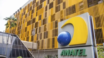 Anatel aciona a Justiça para responsabilizar Amazon e Mercado Livre por venda de celulares piratas