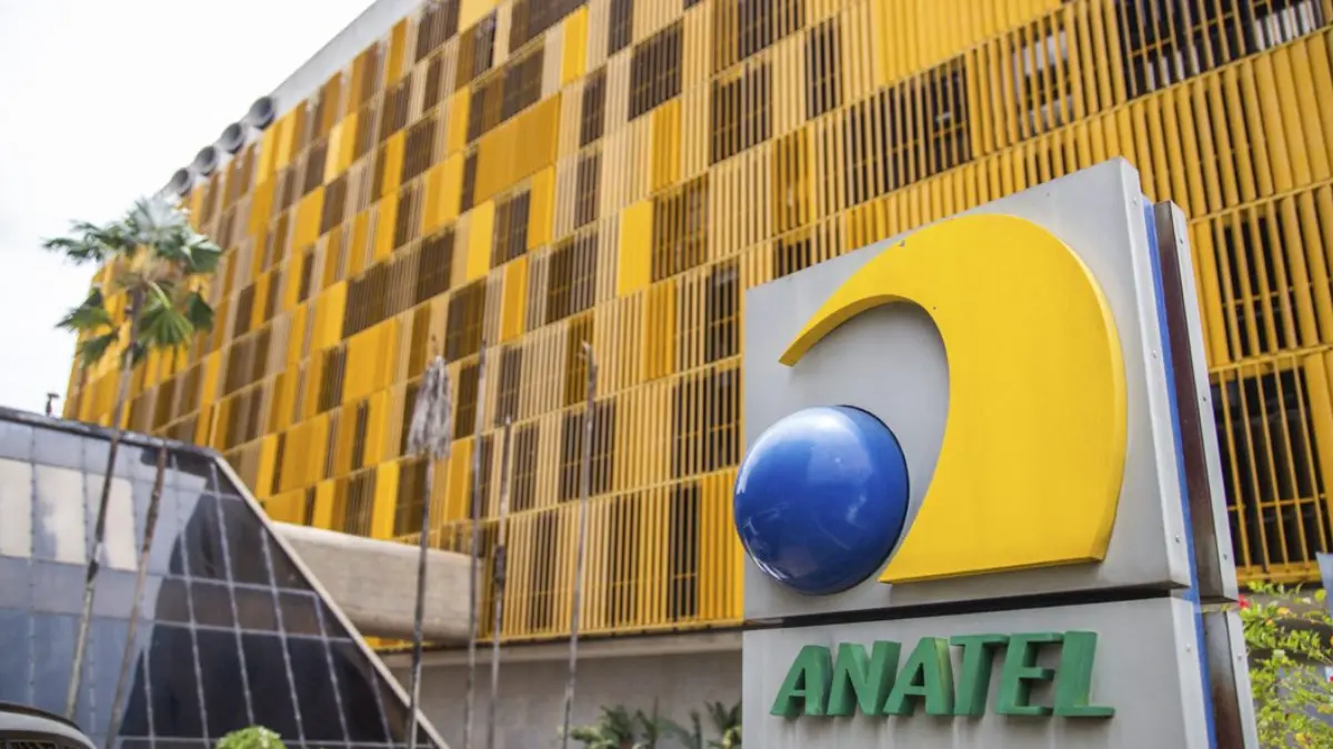 Anatel aciona a Justiça para responsabilizar Amazon e Mercado Livre por venda de celulares piratas